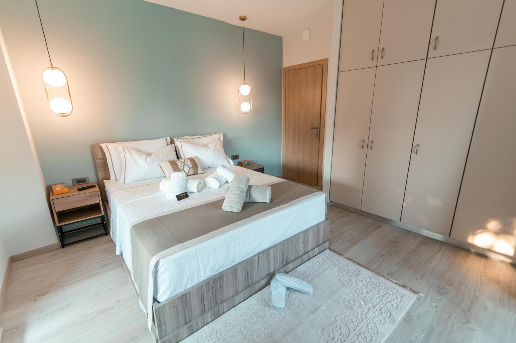 Byron Apartment *